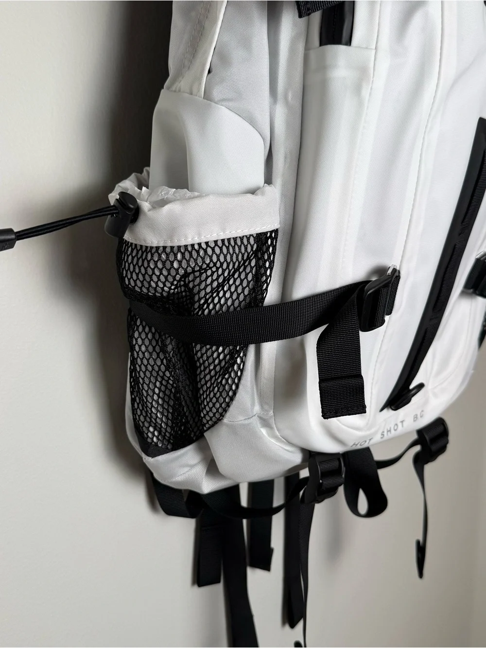 The North Face Hot Shot Base Camp Backpack 28L TNF White NWT NF0A8EEXFN4